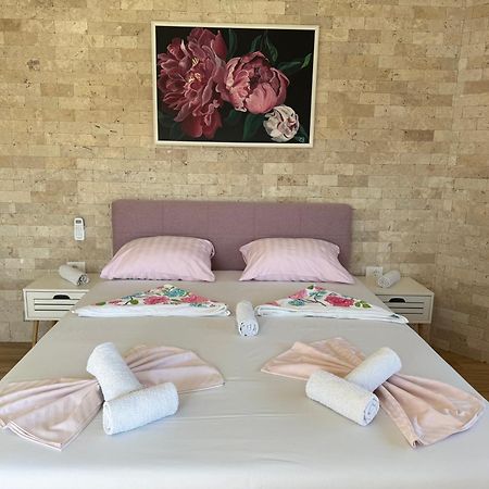 Gjinaj Apartments Ulcinj Bagian luar foto